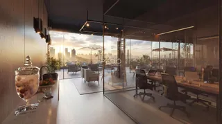 Sala de estar moderna com vista para o horizonte através de grandes portas de vidro.