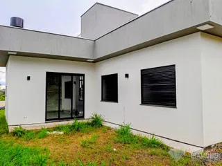 Fachada moderna de uma residência em Lajeado, Brasil.