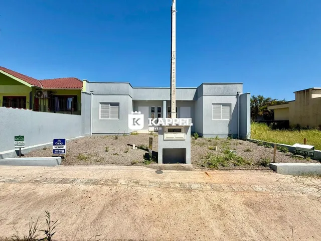 Fachada de uma residência em Lajeado, Brasil, sob céu claro.