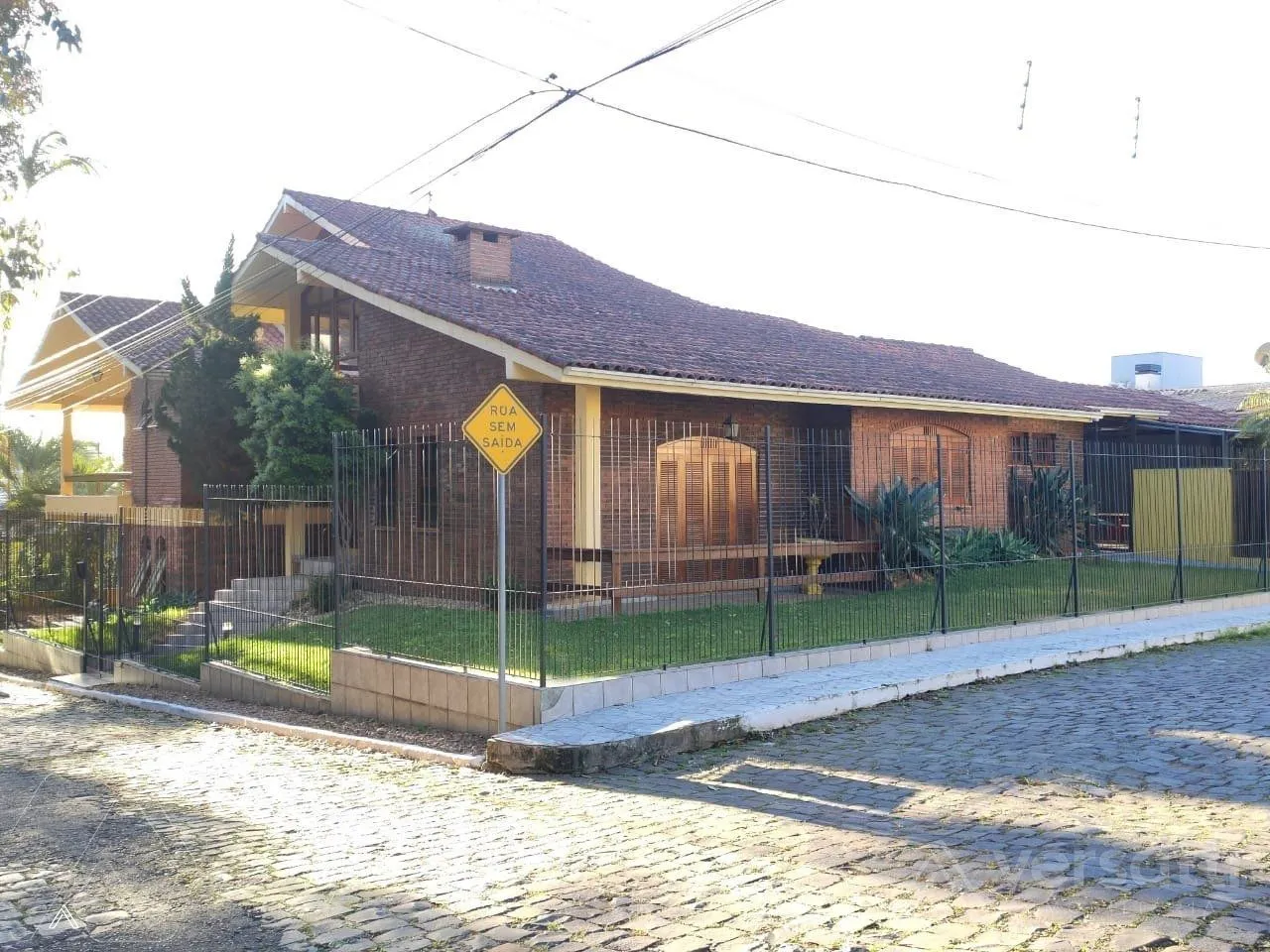 Casa com 4 dormitórios, foto 1