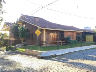 Casa com 4 dormitórios, foto 1
