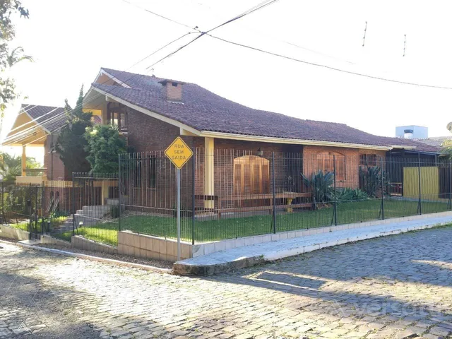 Casa com 4 dormitórios