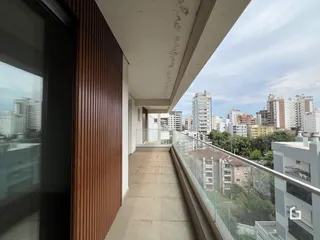 Vista da varanda de um apartamento com vista para a cidade em Lajeado, Brasil.