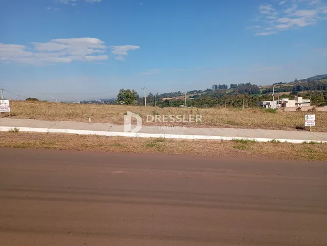 Vista de paisagem de campo e estrada em Lajeado, Brasil.