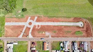 Vista aérea de um terreno com estradas e vegetação na região de Lajeado.