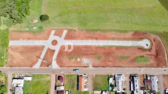 Vista aérea de um terreno com estradas e vegetação na região de Lajeado.
