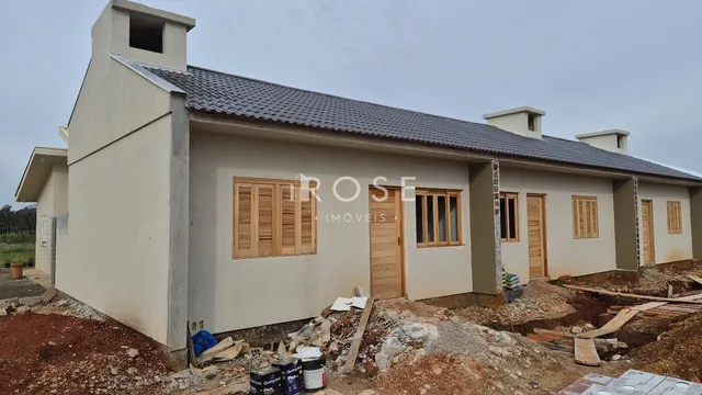 Casa geminada com 2 dormitórios
