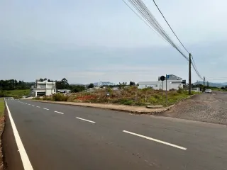 Vista de uma estrada asfaltada em Lajeado, Brasil.