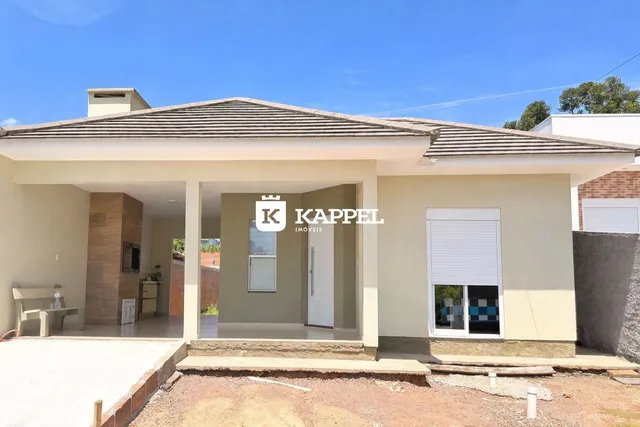 Fachada externa de uma residência em Lajeado, Brasil, mostrando a entrada principal.