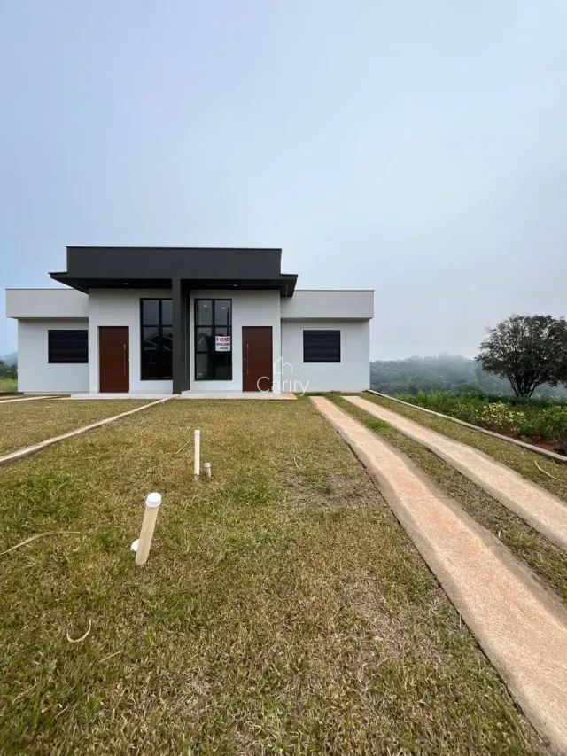 Casa geminada com 2 dormitórios