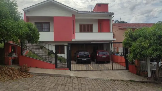 Casa com 4 dormitórios