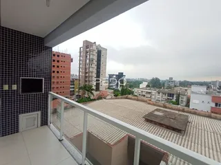 Vista panorâmica da cidade capturada a partir de uma varanda.
