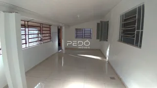 Vista do corredor interno de um imóvel em Lajeado, Brasil.