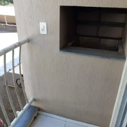 Detalhe de uma parede clara com um nicho em uma propriedade.