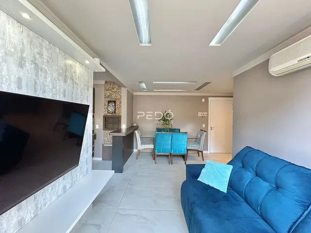 Sala de estar e jantar de um apartamento em Lajeado, Brasil.