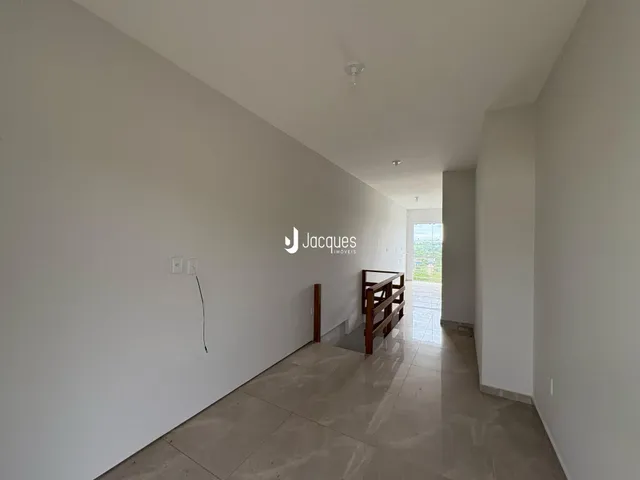 Corredor interno de uma residência em Lajeado, Brasil.