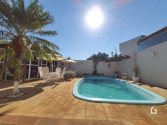 Piscina externa de uma residência em Lajeado.