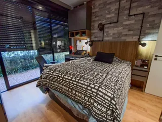 Quarto com vista para o exterior em um imóvel em Lajeado.