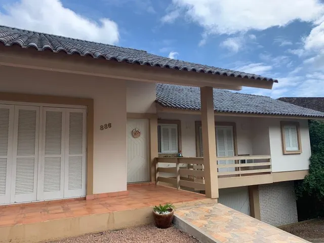 Casa com 4 dormitórios