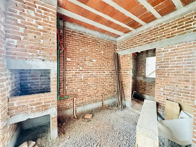 Parede de tijolo aparente em uma construção em Lajeado, Brasil.