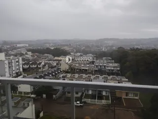 Vista panorâmica de uma área residencial em Lajeado, Brasil, com paisagem urbana ao fundo.