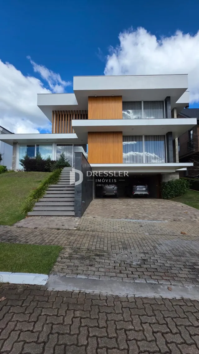 Fachada moderna de uma residência em Lajeado, Brasil.