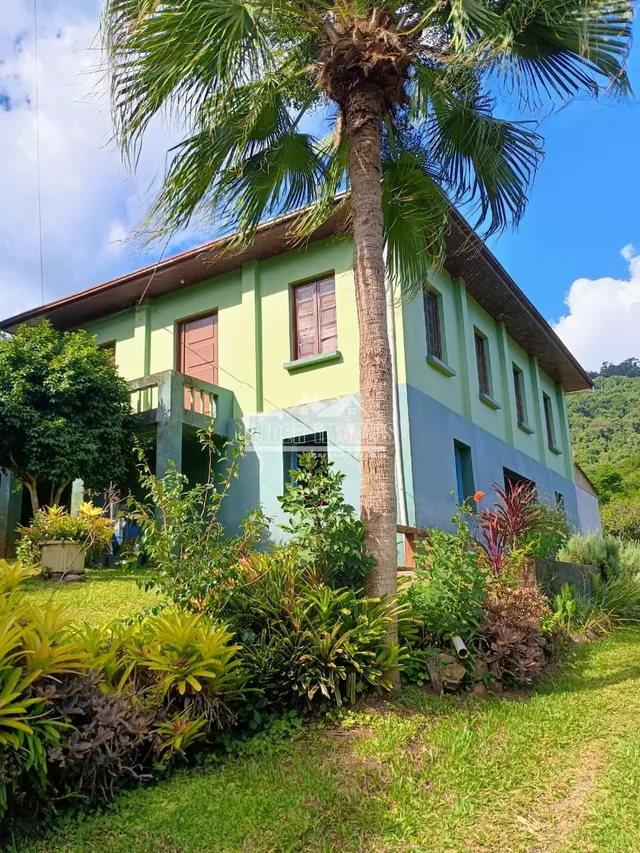 Área rural com 6 dormitórios