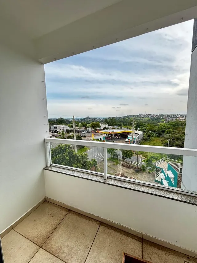 Vista panorâmica da paisagem da região de Lajeado vista pela janela.
