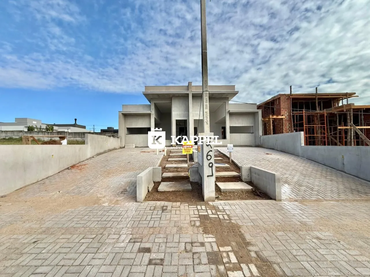 Fachada de um prédio em construção em Lajeado, Brasil.