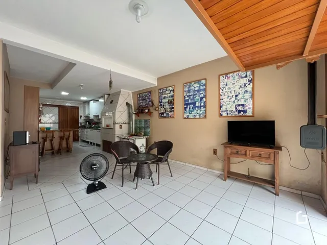 Casa com 4 dormitórios, foto 2