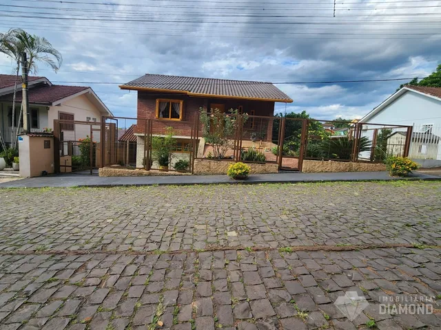 Casa com 4 dormitórios