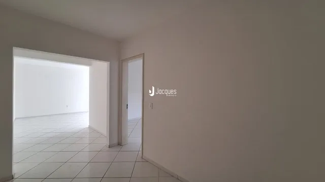 Apartamento com 3 dormitórios, foto 2
