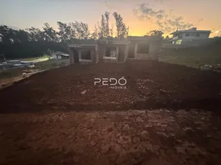 Vista externa de uma propriedade com estruturas em terreno aberto em Lajeado, Brasil.