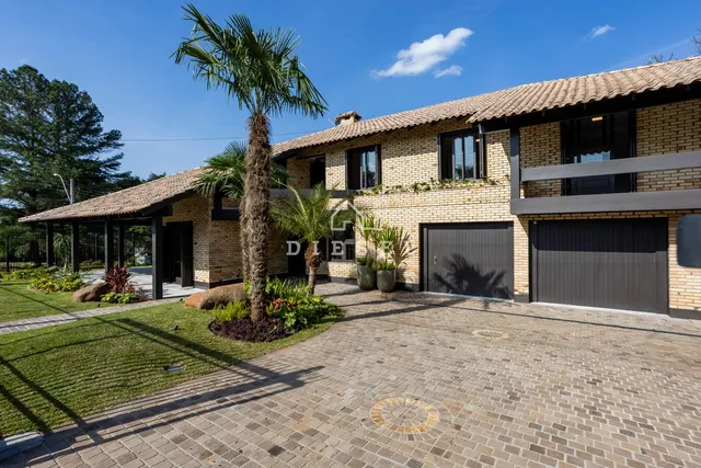 Casa com 4 dormitórios