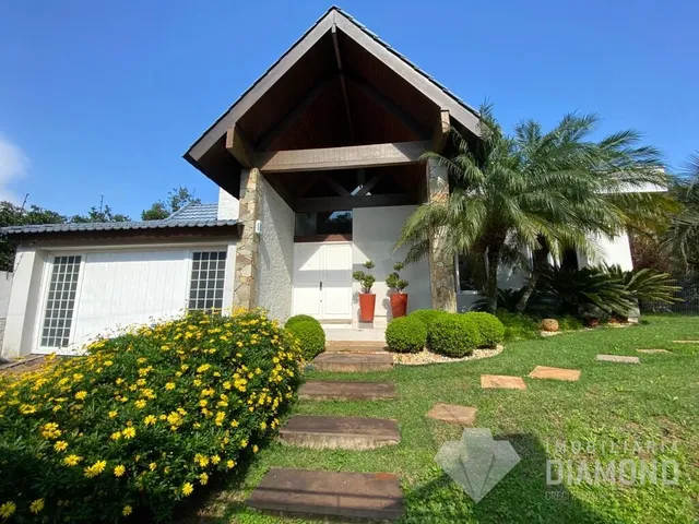 Casa com 4 dormitórios