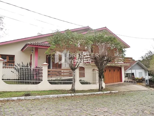 Fachada de uma casa residencial em Lajeado, Brasil.