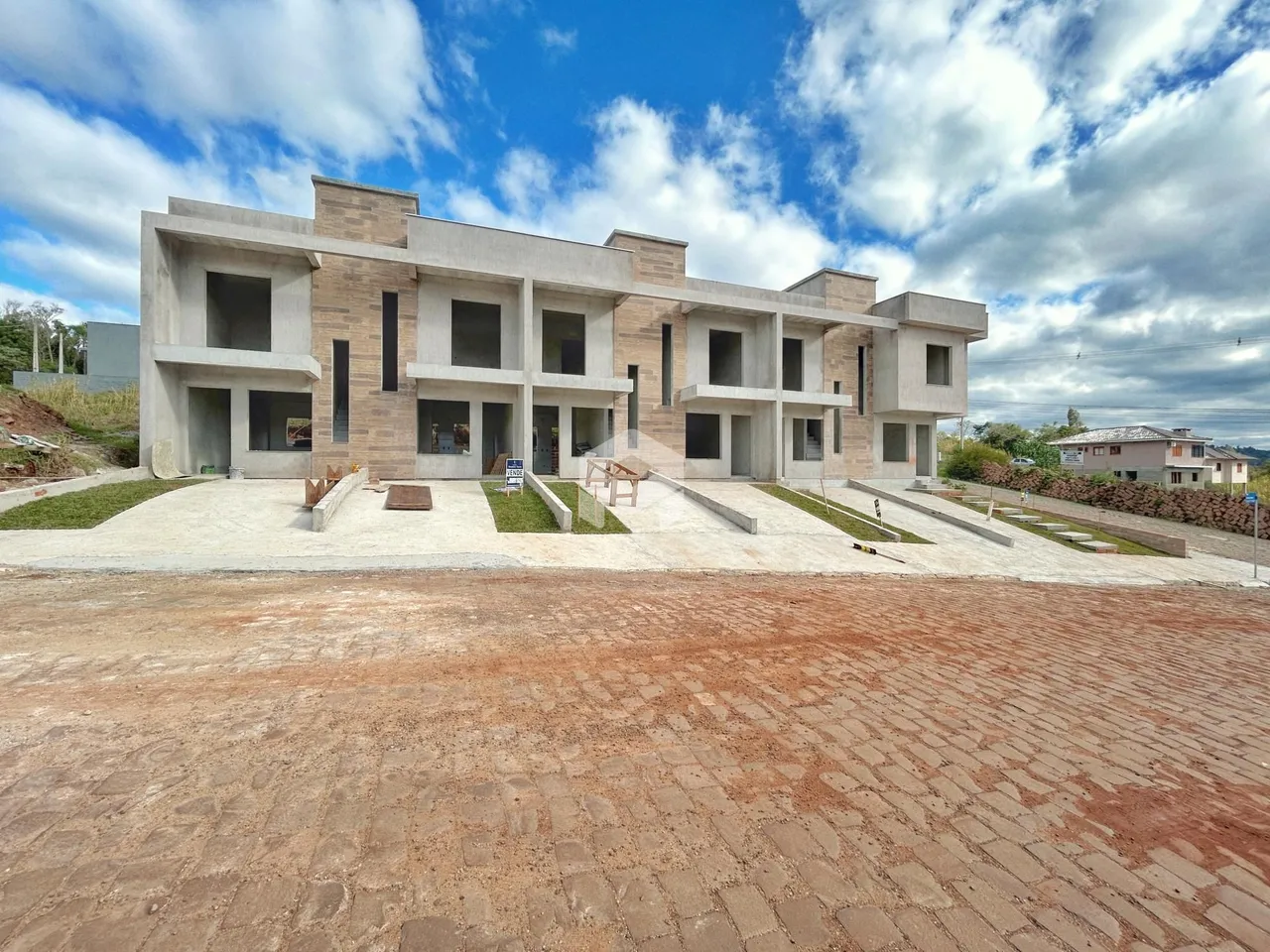Fachada moderna de um imóvel residencial em construção em Lajeado.