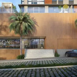Fachada de um imóvel residencial em Lajeado, Brasil, com degraus de acesso.