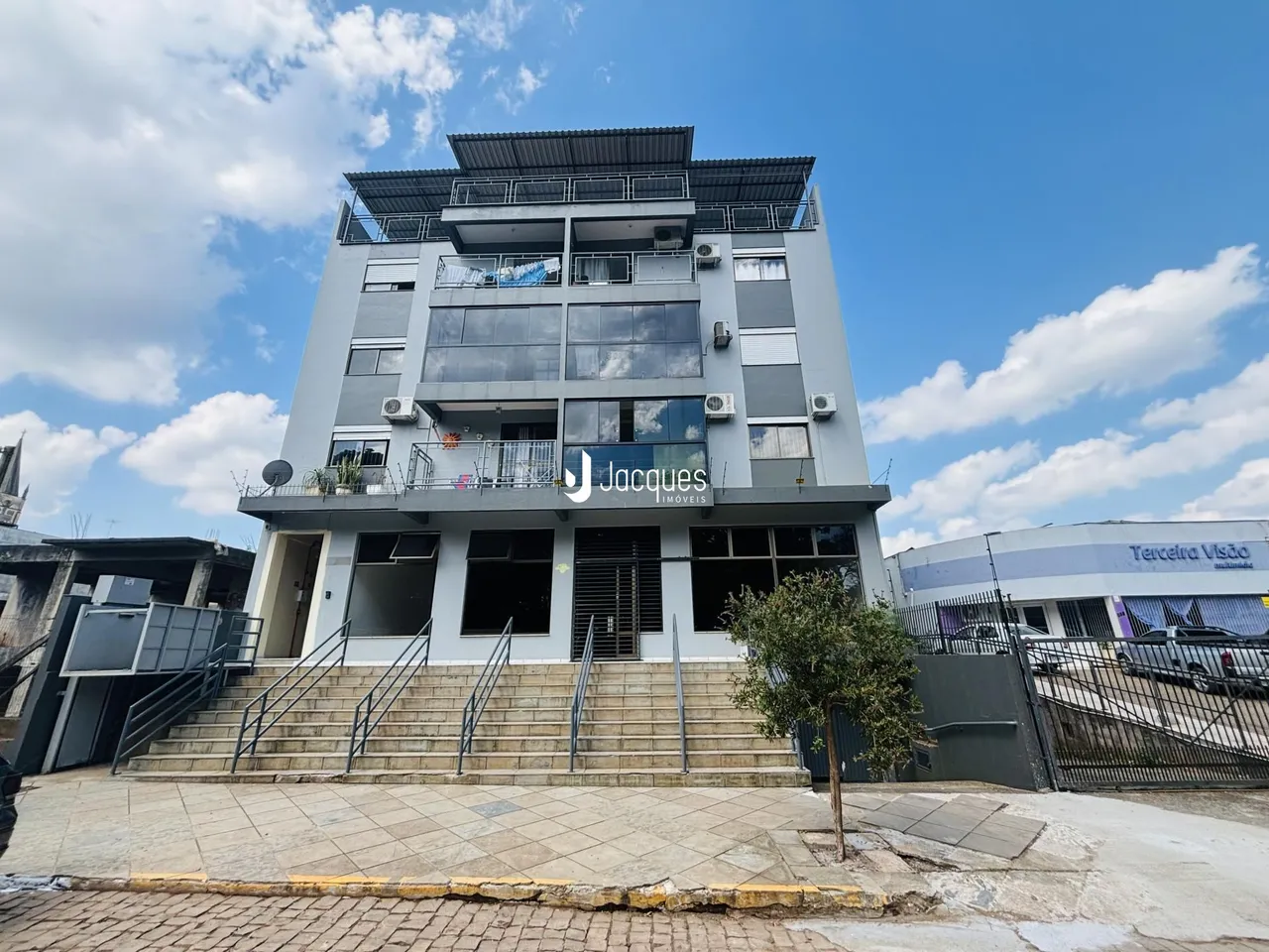 Fachada de um prédio residencial em Lajeado, Brasil.