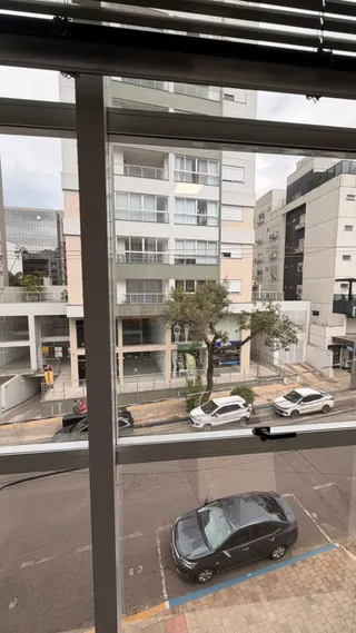 Vista da fachada de um prédio residencial em Lajeado, Brasil.