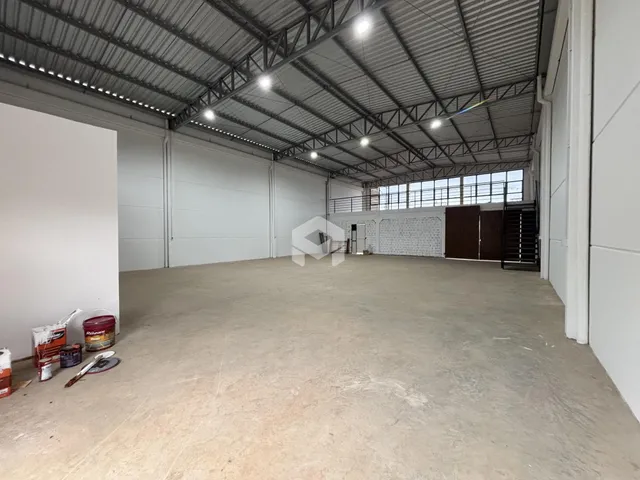 Espaço interno amplo e aberto de um imóvel em Lajeado, Brasil.