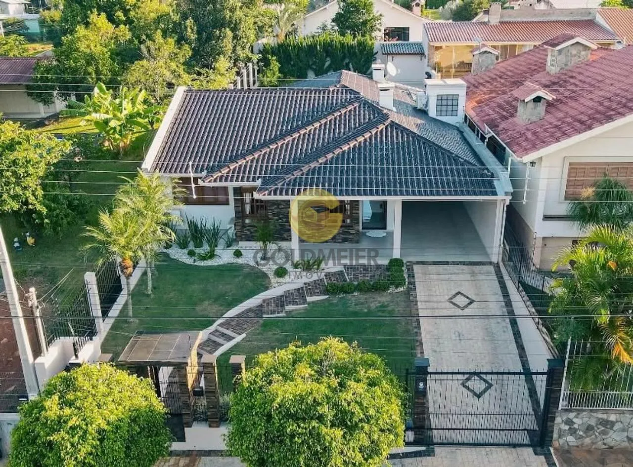 Casa com 4 dormitórios, foto 1