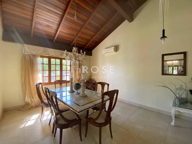Casa com 4 dormitórios