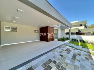 Fachada moderna de uma residência em Lajeado, Brasil.