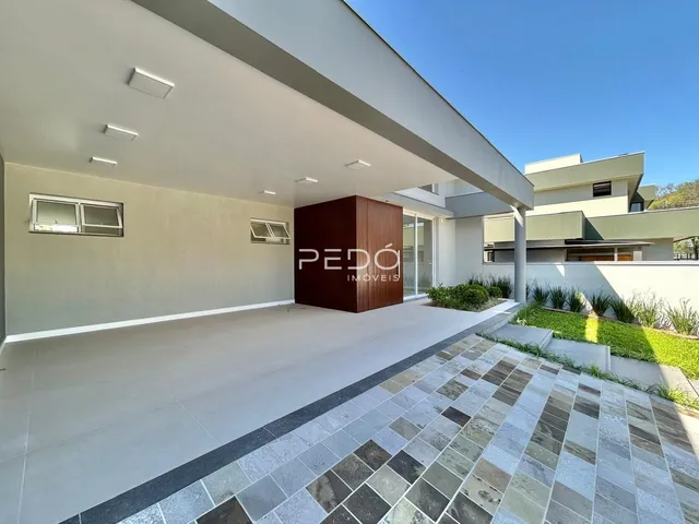 Fachada moderna de uma residência em Lajeado, Brasil.