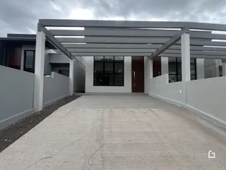 Fachada moderna de uma residência em Lajeado, Brasil.