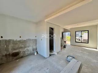 Foto de um cômodo interno de uma propriedade em construção.