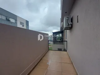 Vista lateral de uma propriedade em Lajeado, Brasil com parede e piso de cerâmica.