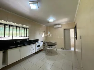 Foto da cozinha e sala de jantar de um imóvel em Lajeado.