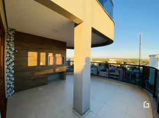 Varanda com vista panorâmica da paisagem.